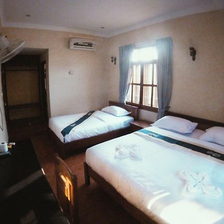 Latinos Hostel Сіємреап Екстер'єр фото