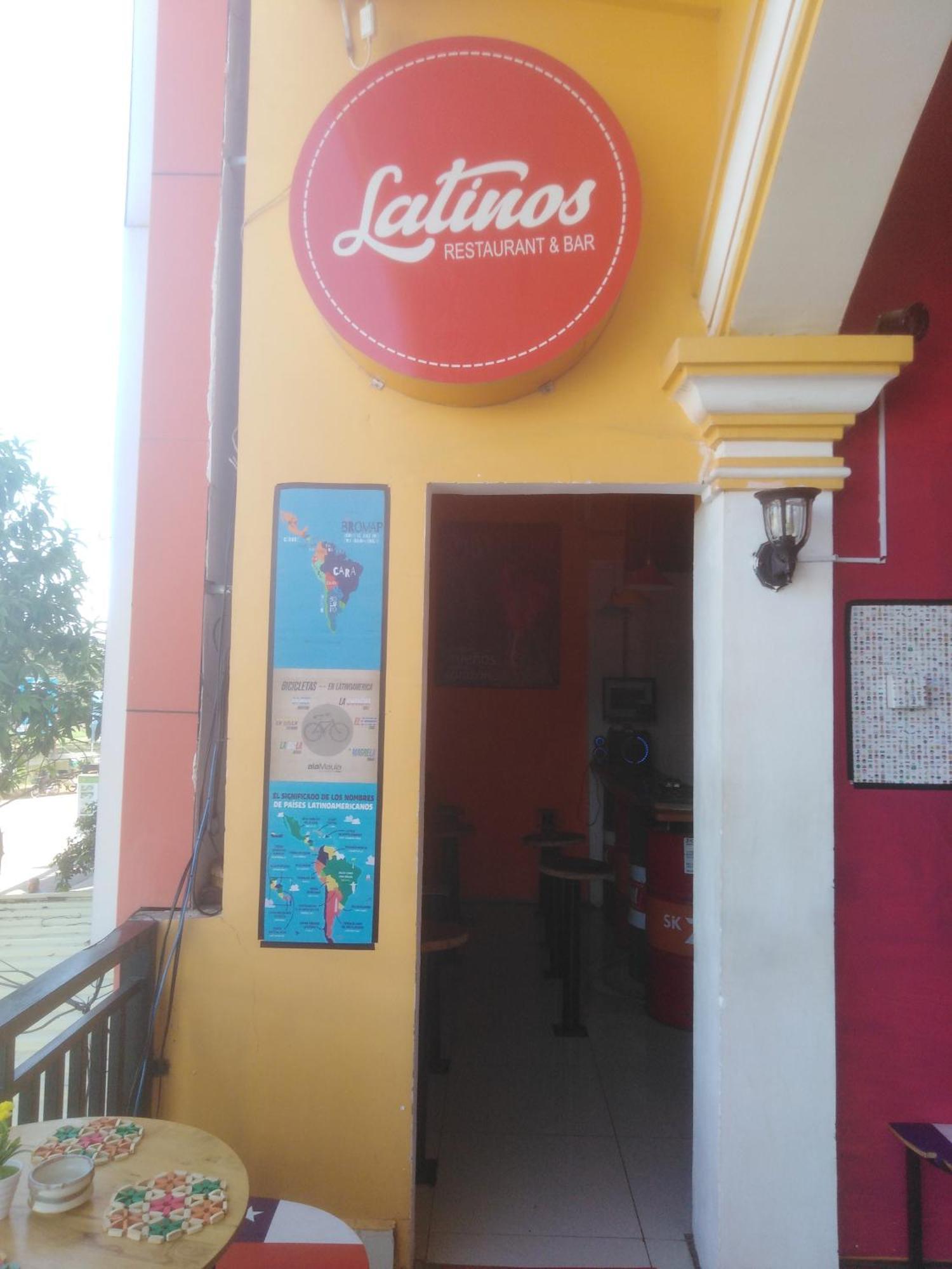 Latinos Hostel Сіємреап Екстер'єр фото