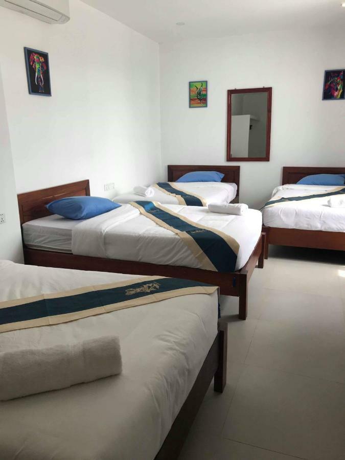 Latinos Hostel Сіємреап Екстер'єр фото