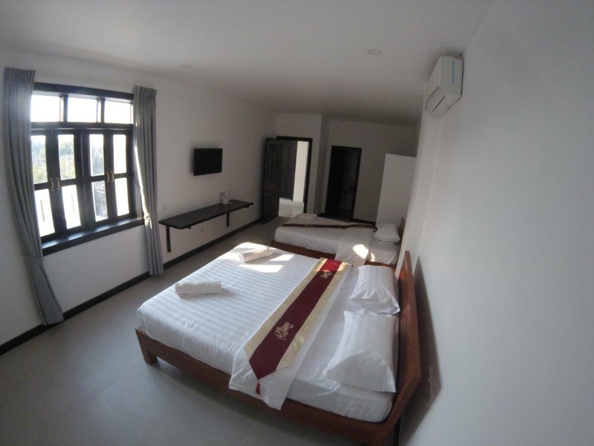 Latinos Hostel Сіємреап Екстер'єр фото