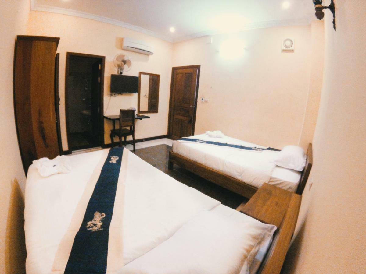 Latinos Hostel Сіємреап Екстер'єр фото